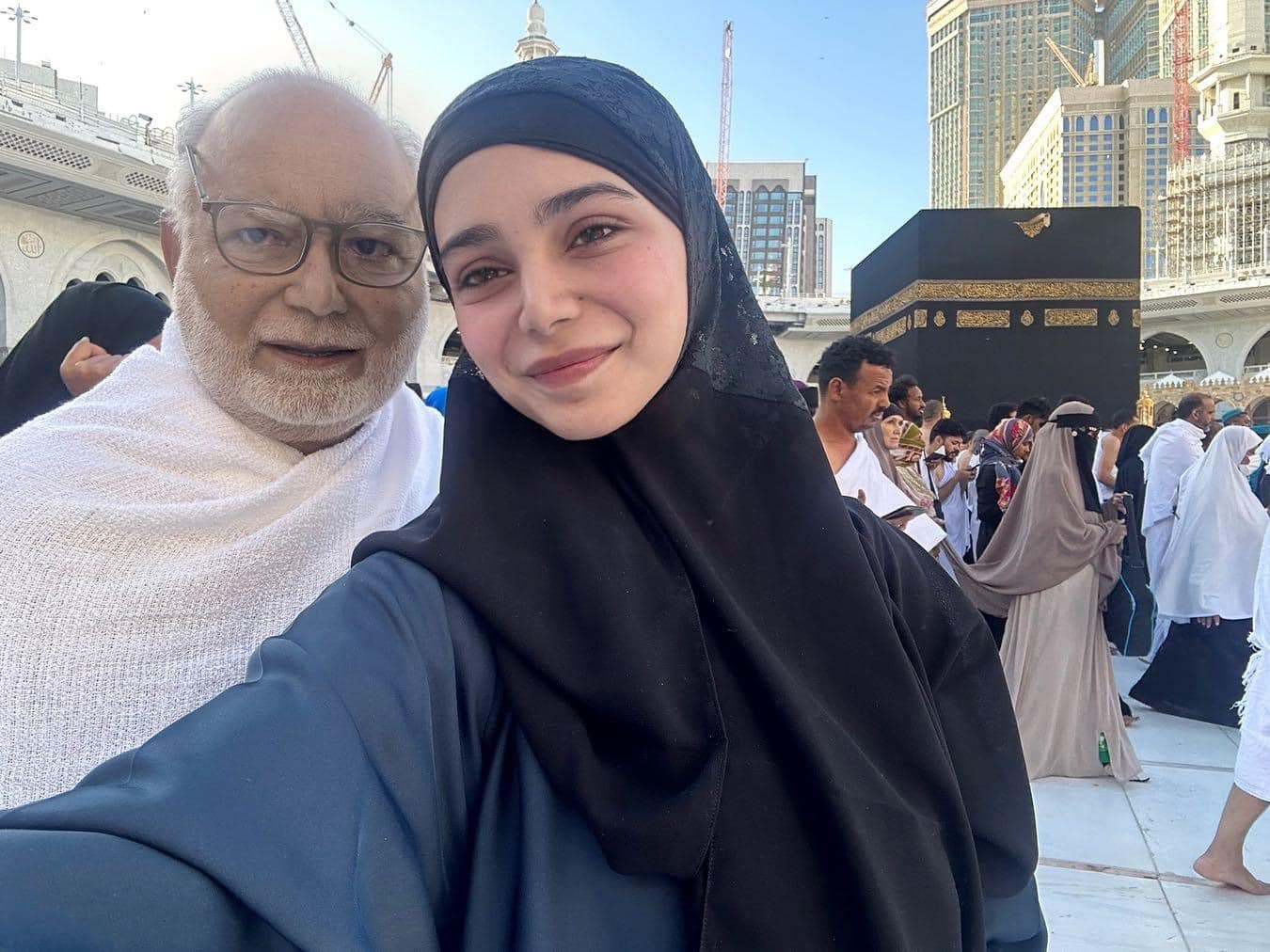 Popular Singer Aima Baig performed Umrah with her Father