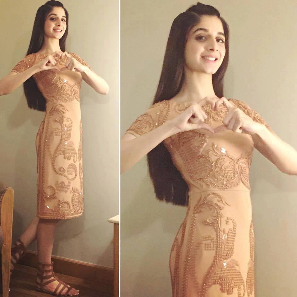 Aiman Khan & Minal Khan with her Mother - Arts ...