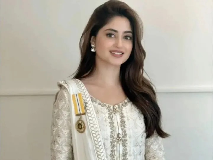 Sajal Aly receives Tamgha-e-Imtiaz in recognition of  her contributions towards Pakistan's entertainment industry
