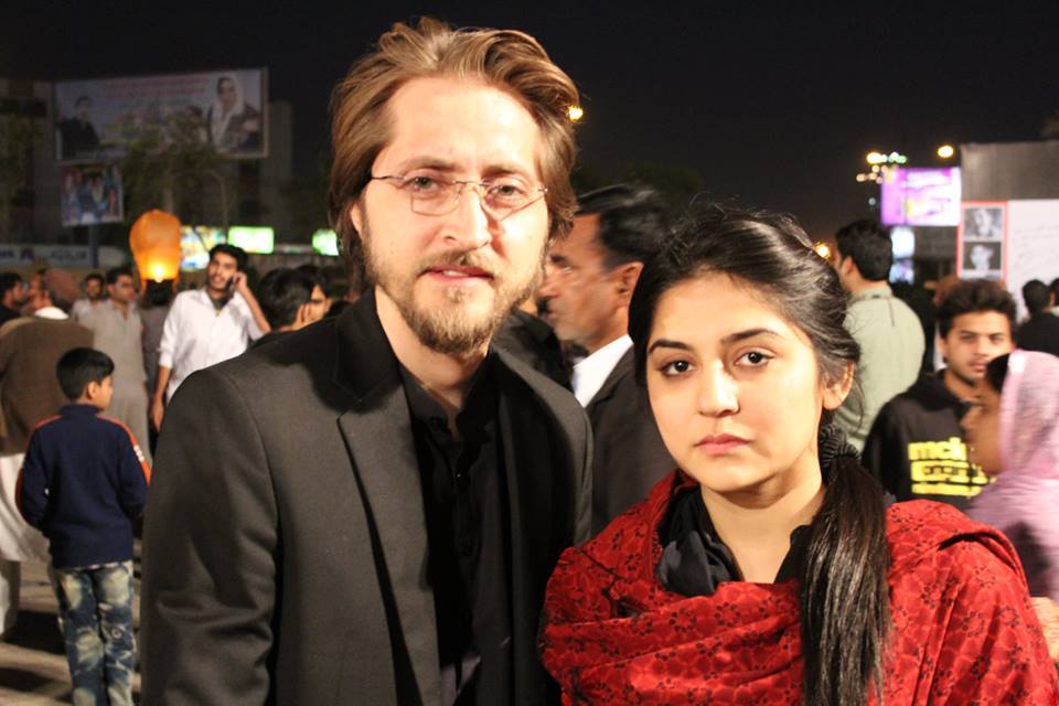 Sanam Baloch with Husband Pay Tribute To Vicitims of Peshawar Att