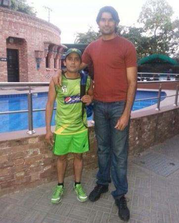 Cricket-Mohammad-Irfan-Tallest-cricket-Player--5395.jpg