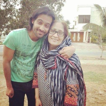 Waqar Zaka With His Mother People Images Photos Waqar Zaka With His Mother