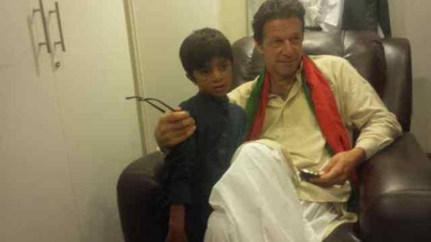 8 Years Old Kid Came Alone In PTI Azadi Dharna