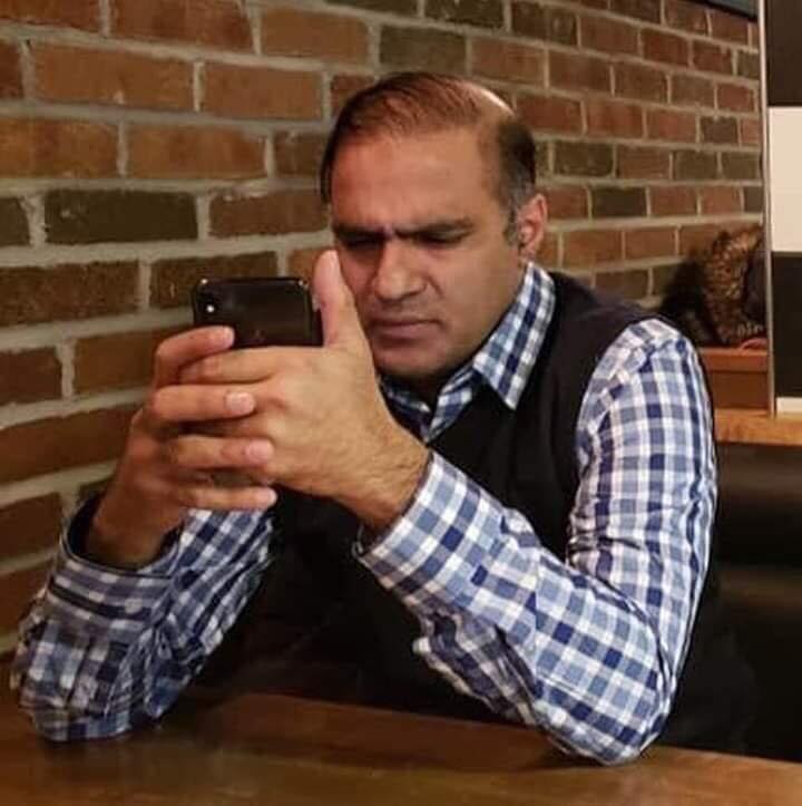 Abid Sher Ali Read The Messages Of His Followers