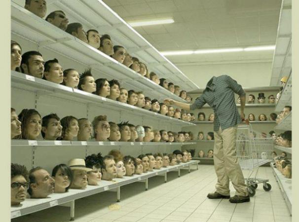 Har Chehre ke Peeche Ek Chehra Hai, samaj nahi aata Kis par aitbar karain