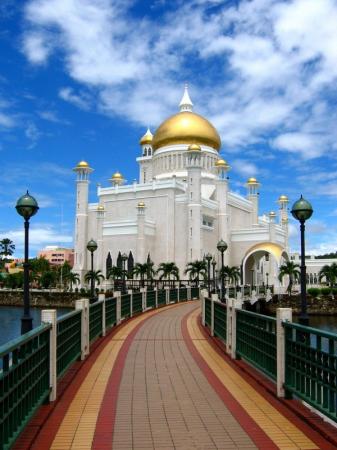 Brunei Mosque - Amazing Architecture! - Architecture & Buildings Images ...