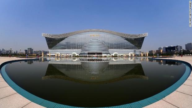 World's largest building opens in China