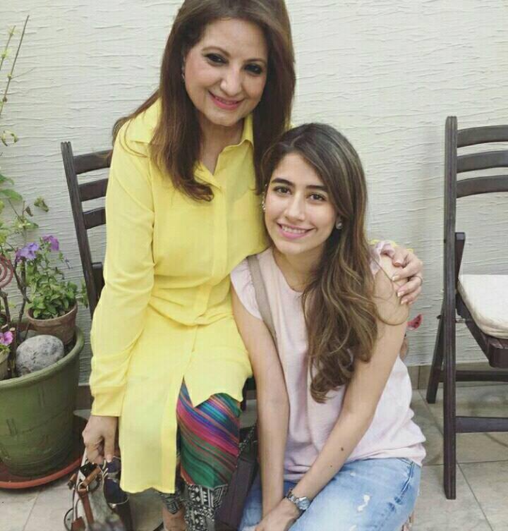 ‎Syra Shehroz‬ with her ‎Mother in Law‬