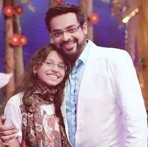 Aamir Liaquat Hussain With Daughter At Inaam Ghar Plus Set
