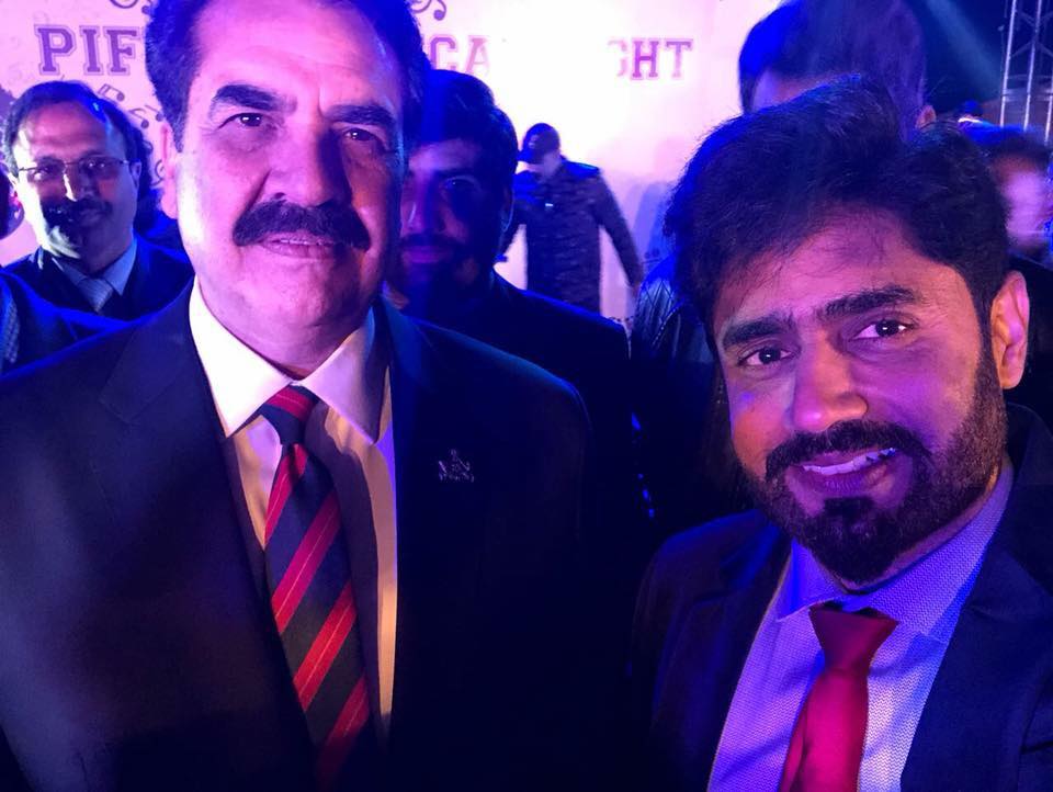 Abrar Ul Haq With Raheel Sharif At A Recent Event