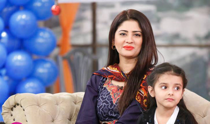 Actress Tehreem Zubairi With Her Daughter in Jago Pakistan Jago