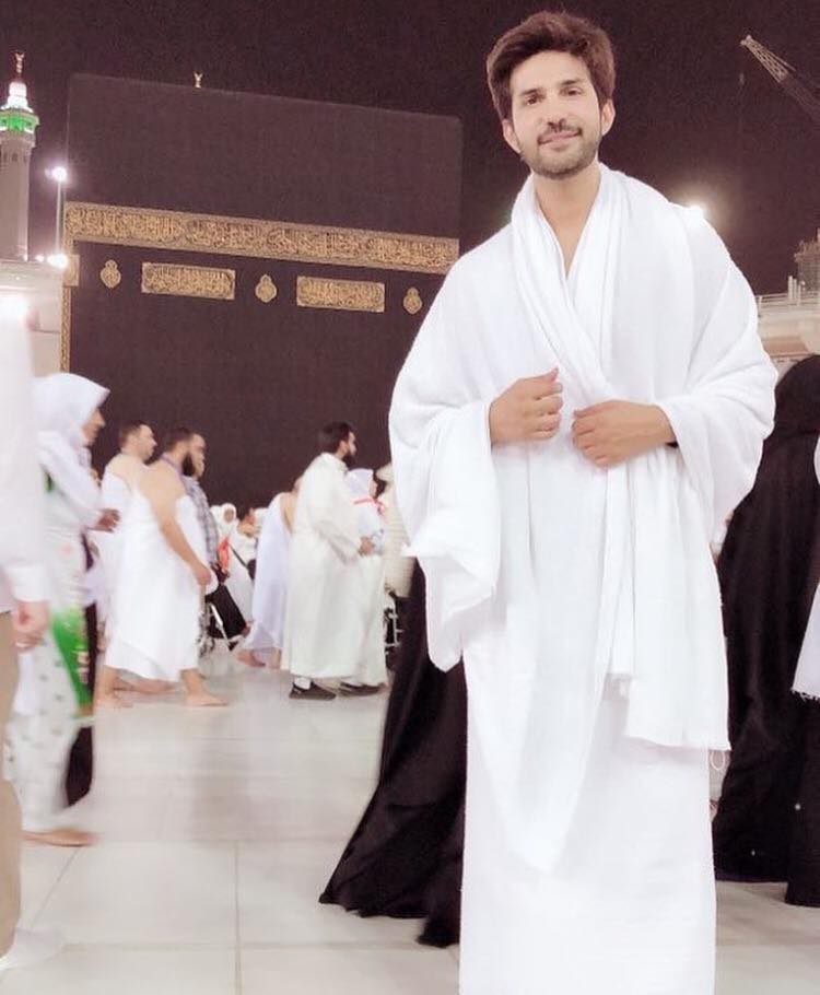 Adeel Chaudhry Performing Umrah
