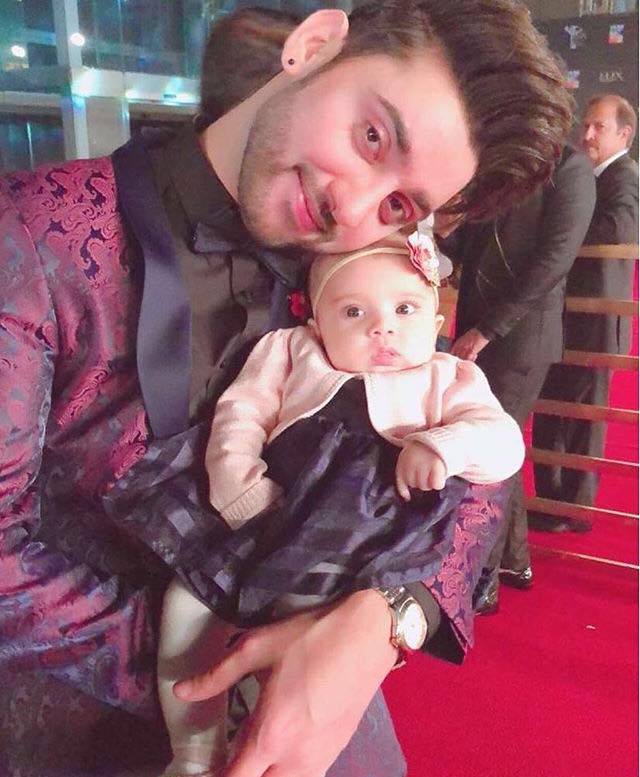 Amanat Ali With His Daughter At Lux Awards