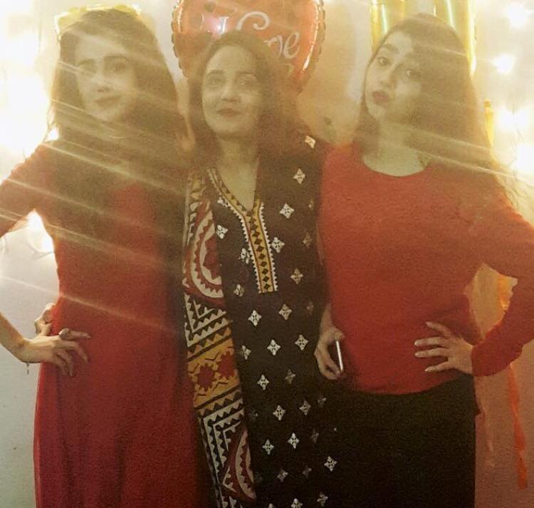 Anum Fayaz With Her Mother & Sister