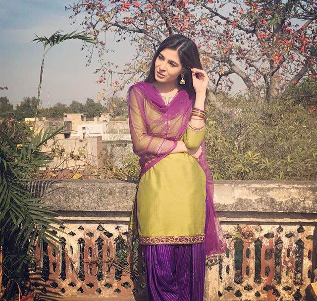 Ayesha Omar On The Sets Of Film Rehbra