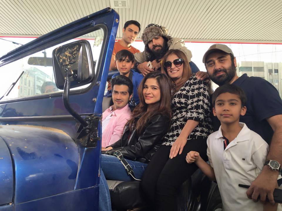Ayesha Omar With Crew Of Film Karachi Se Lahore