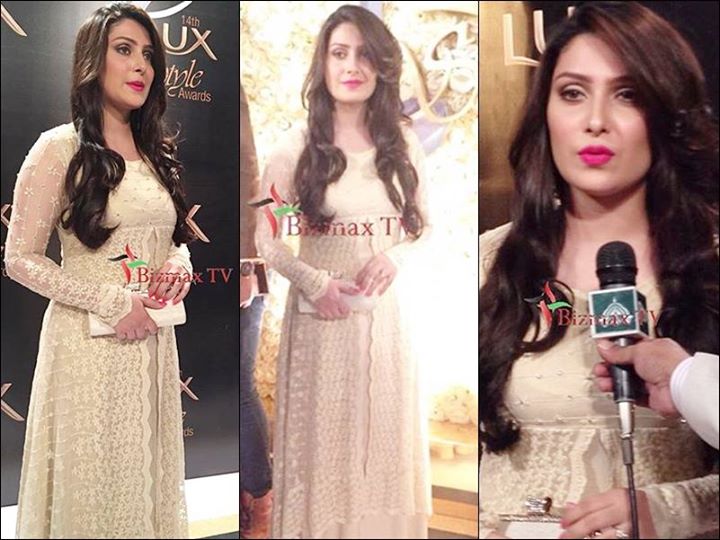 Ayeza Khan At the Red Carpet of Lux Style Awards 2015
