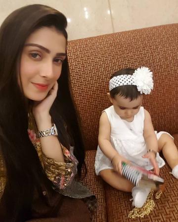 Ayeza Khan With Her Daughter