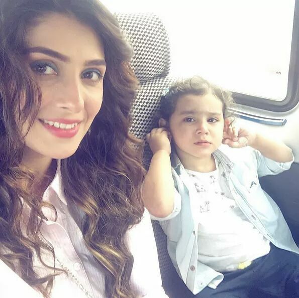 Ayeza Khan With Hoorien