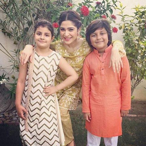 Beautiful Click Of ‪‎Ayesha Omer‬ With ‪‎Sona‬ & ‪‎Chandi‬