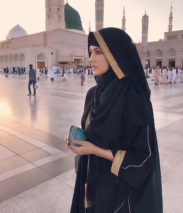 Bollywood Actress Sana Khan In Madina