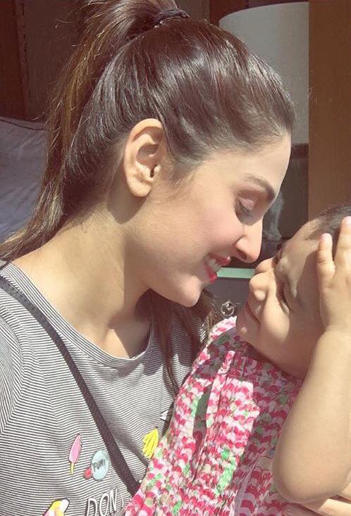 Cute Click Of Ayeza Khan With Hoorain