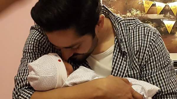 Danish Taimoor With His Daughter