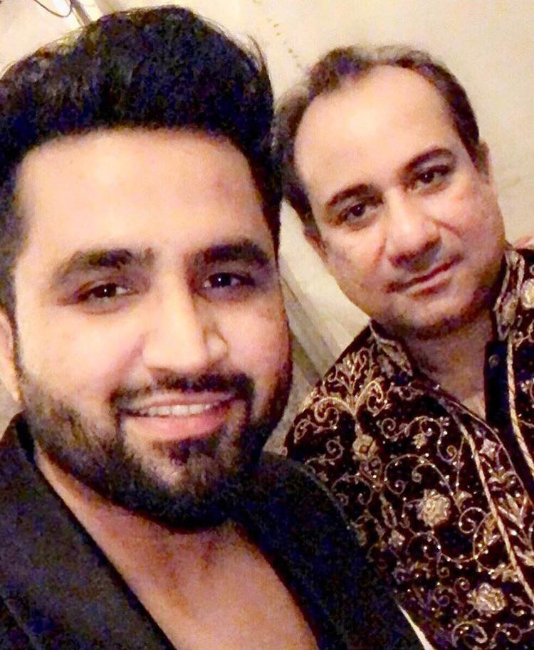 Falak Shabir Clicks A Selfie With Rahat Fateh Ali Khan