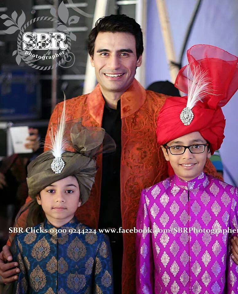 Farhan Ali Agha With His Kids