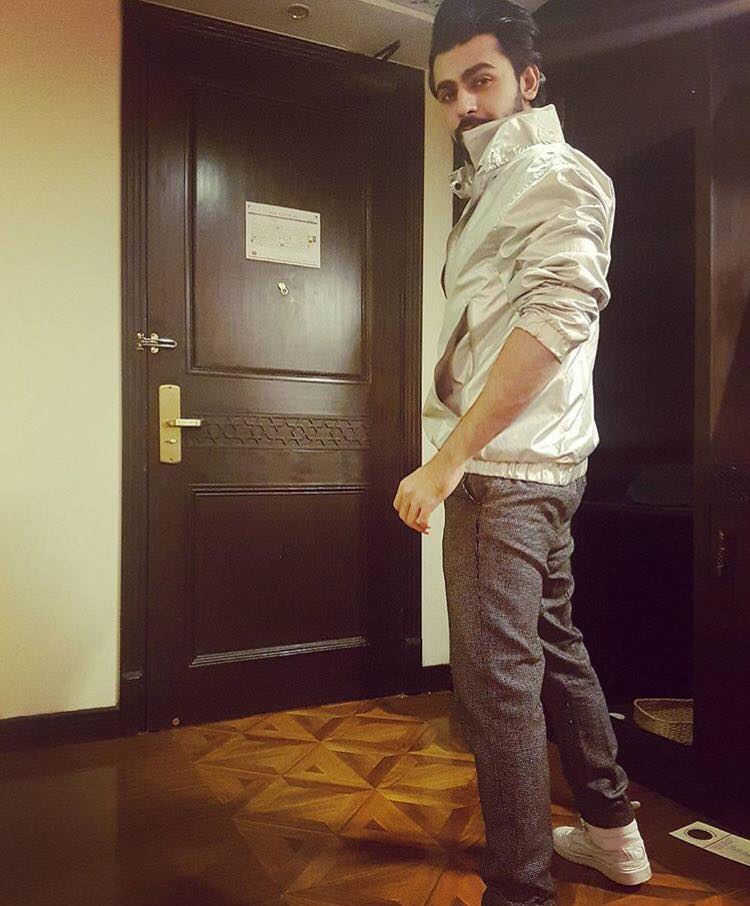 Farhan Saeed Getting Ready For Performance