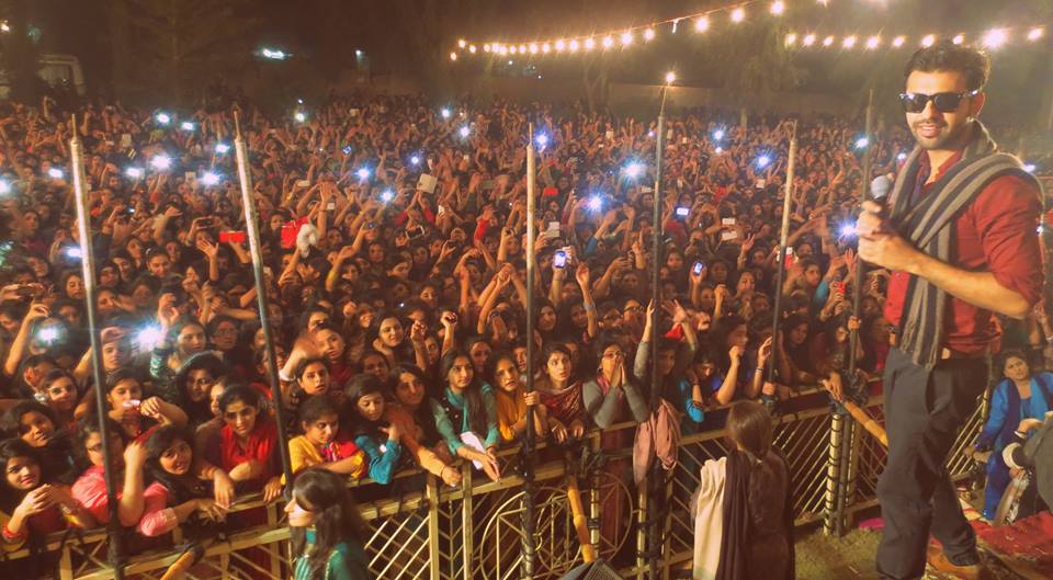 Farhan Saeed Performed In Multan