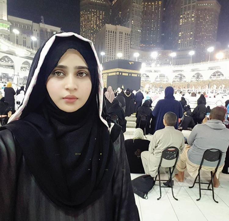 Fazyla Laasharie Performing Umrah