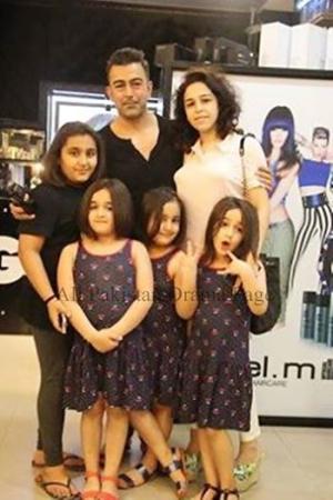 Film Star Shaan With His Wife And Daughter