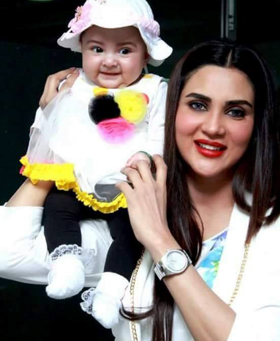 Fiza Ali With Her Daughter