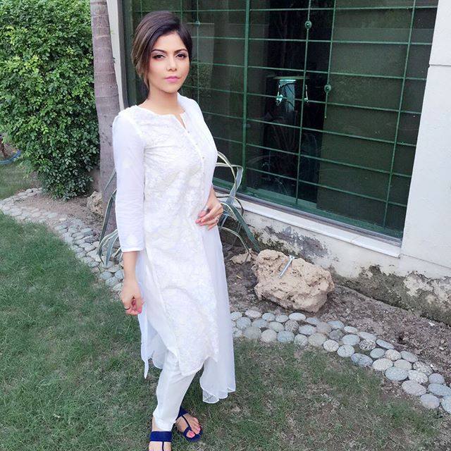 Hadiqa Kiani in Shalwar kameez & Dupatta - Arts & Entertainment Images ...