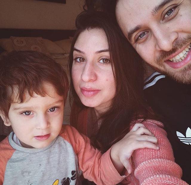 Haroon Shahid With His Wife & Son