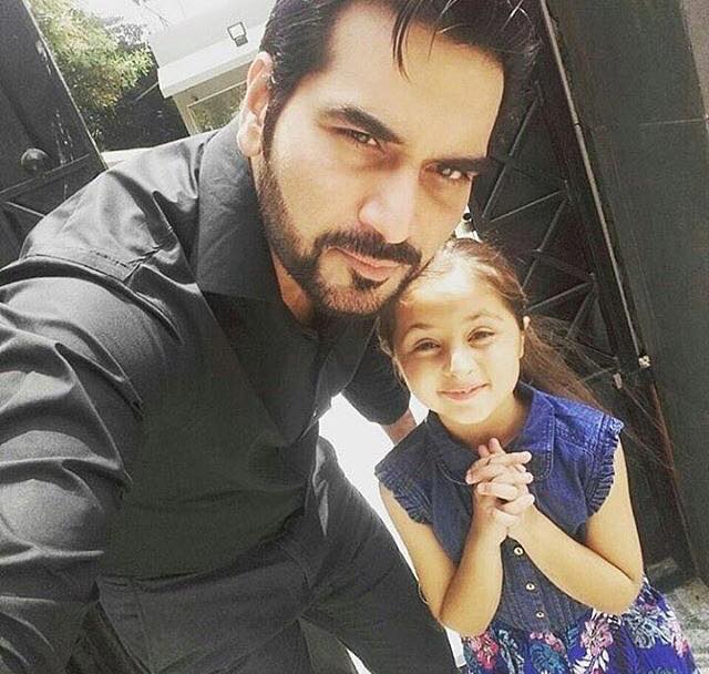 Humayun Saeed Taking Selfie With Maryam Khalif