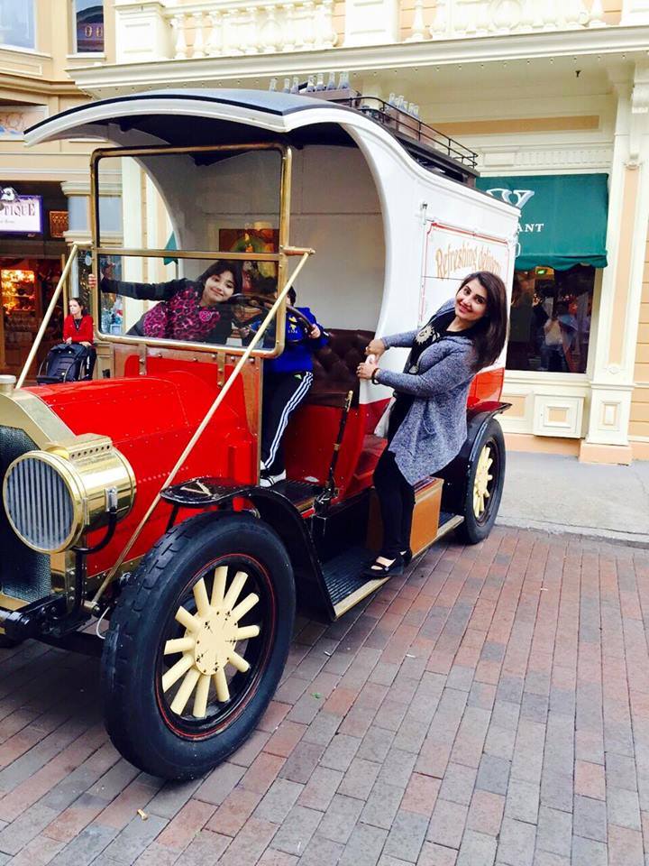 Javeria Saud And Jannat Saud In Paris