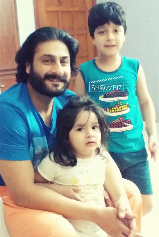 Kamran Jeelani With His Son & Daughter