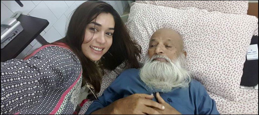 Komal Rizvi's Selfie With Edhi