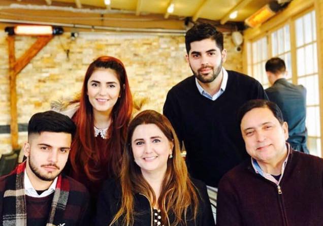 Lovely Family Photo Of Momina Mustehsan