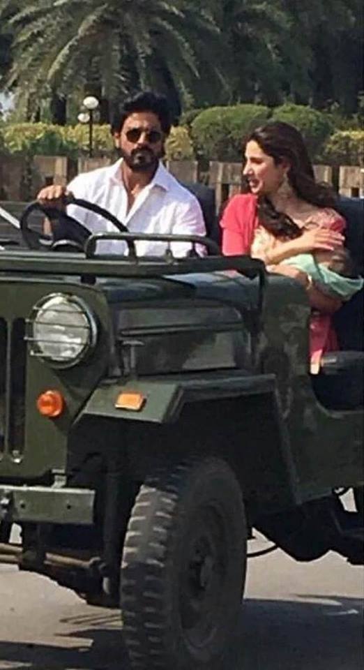 Mahira Khan with SRK on sets of Raees