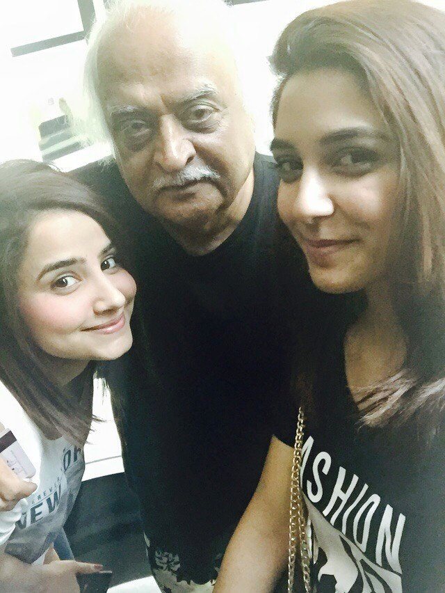 Maya Ali And Saniya Shamshad With Legend Anwar Maqsood