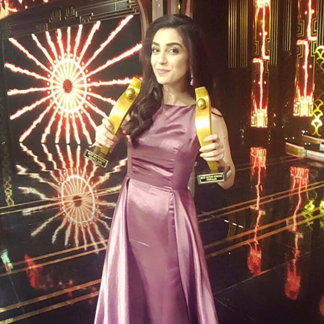 Maya Ali With Her Best Actress Awards For Diyar-e-Dil 4th Hum Awards