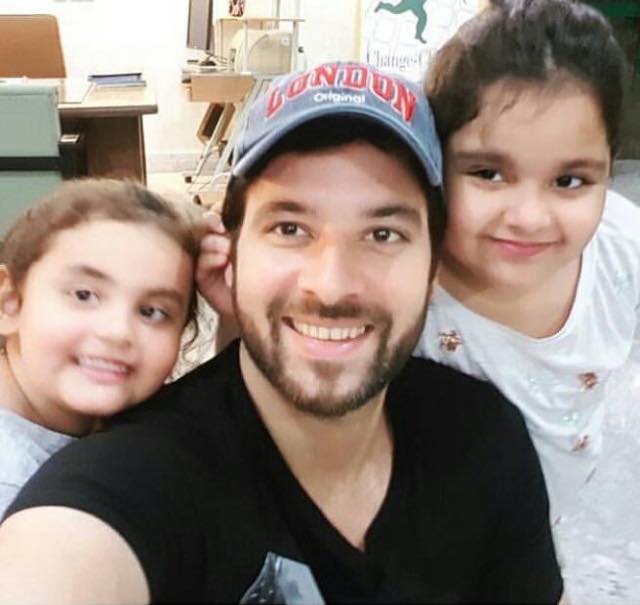 Mikaal Zulfiqar With His Daughters