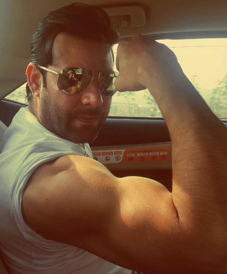 Moammar Rana Flexing His Muscles