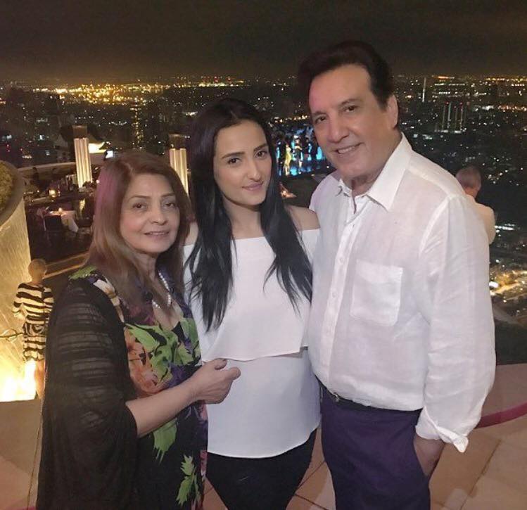 Momal Sheikh With Her Parents In Bangkok