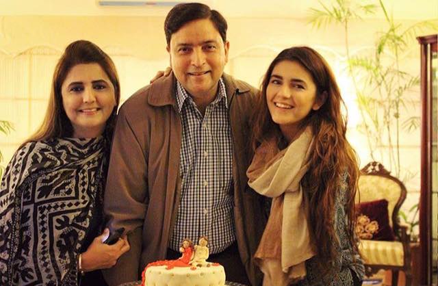 Momina Mustehsan With Her Parents