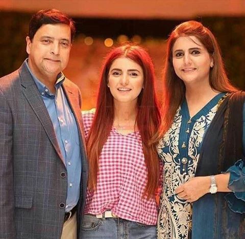 Momina Mustehsan With Her Parents