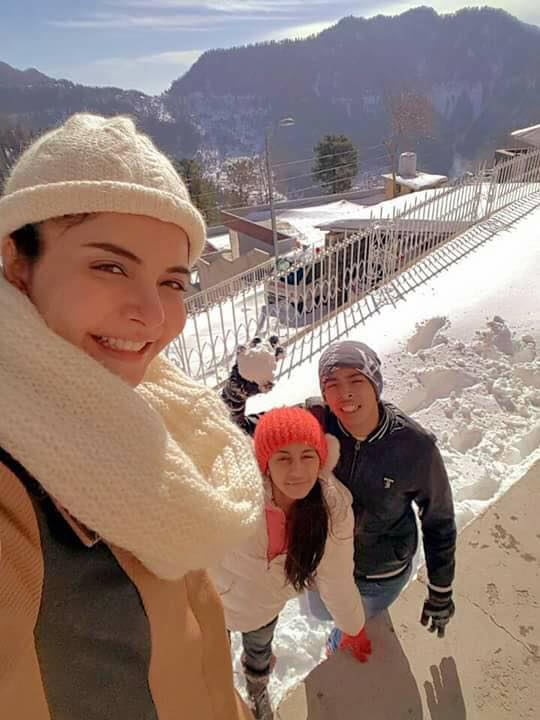 Nida Yasir With Her Kids In Abbottabad
